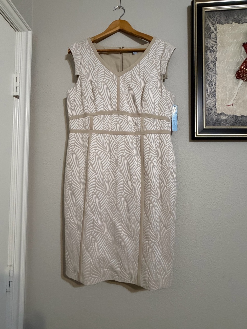 ANTONIO MELANI Ivory Textured V-Neck Sheath Dress